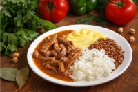 Гуляш с гарниром 350гр