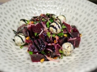 Салат из свеклы с сыром и кедровыми орешками