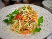 Салат из молодой капусты