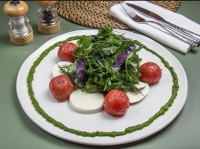 Салат из помидоров с домашним сыром Назрин