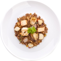 Жареный жасминовый рис с морепродуктами